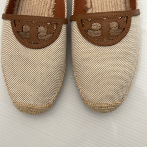 Tory Burch Cream and Brown loafers - Picture 7 of 15